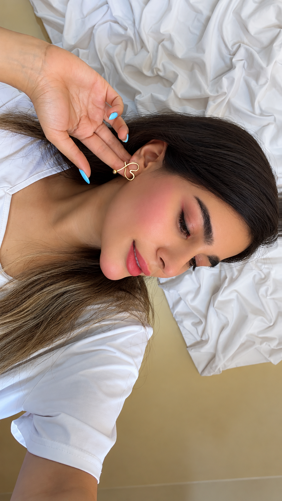گوشواره زنانه طلایی طرح قلب مینیمال